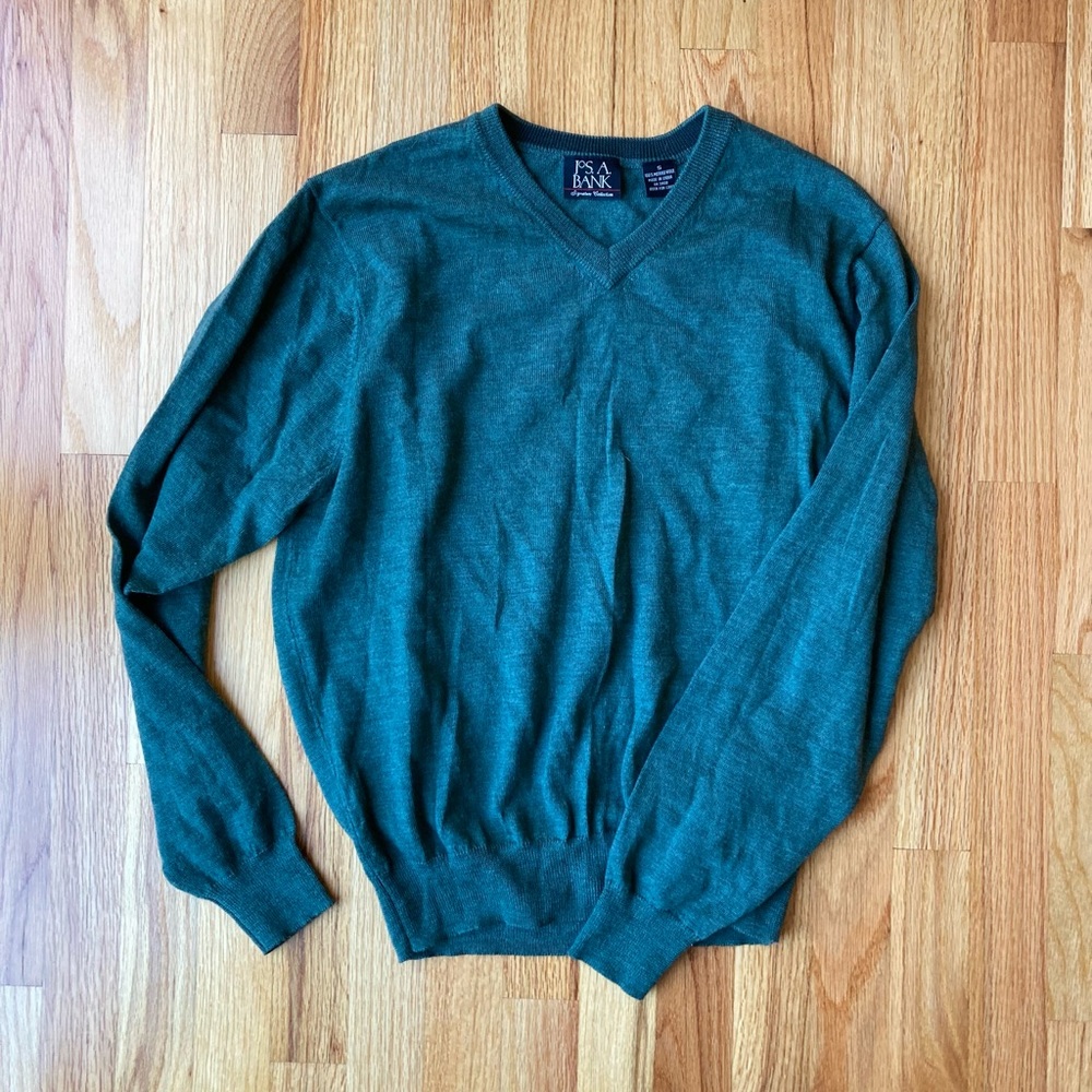 NWOT Jos. A. Banks V-neck sweater